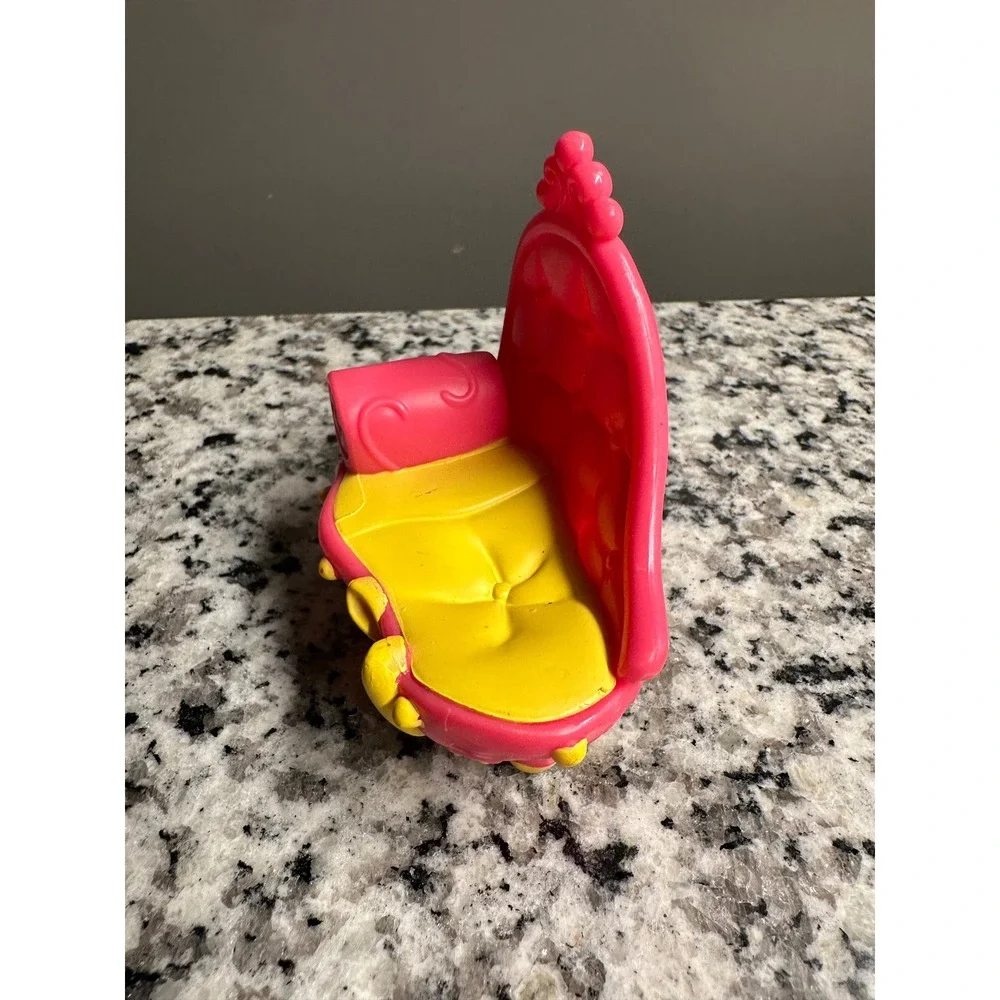 Hasbro Littlest‎ Pet Shop Pink Yellow Chaise Lounge Doll Furniture Accessory